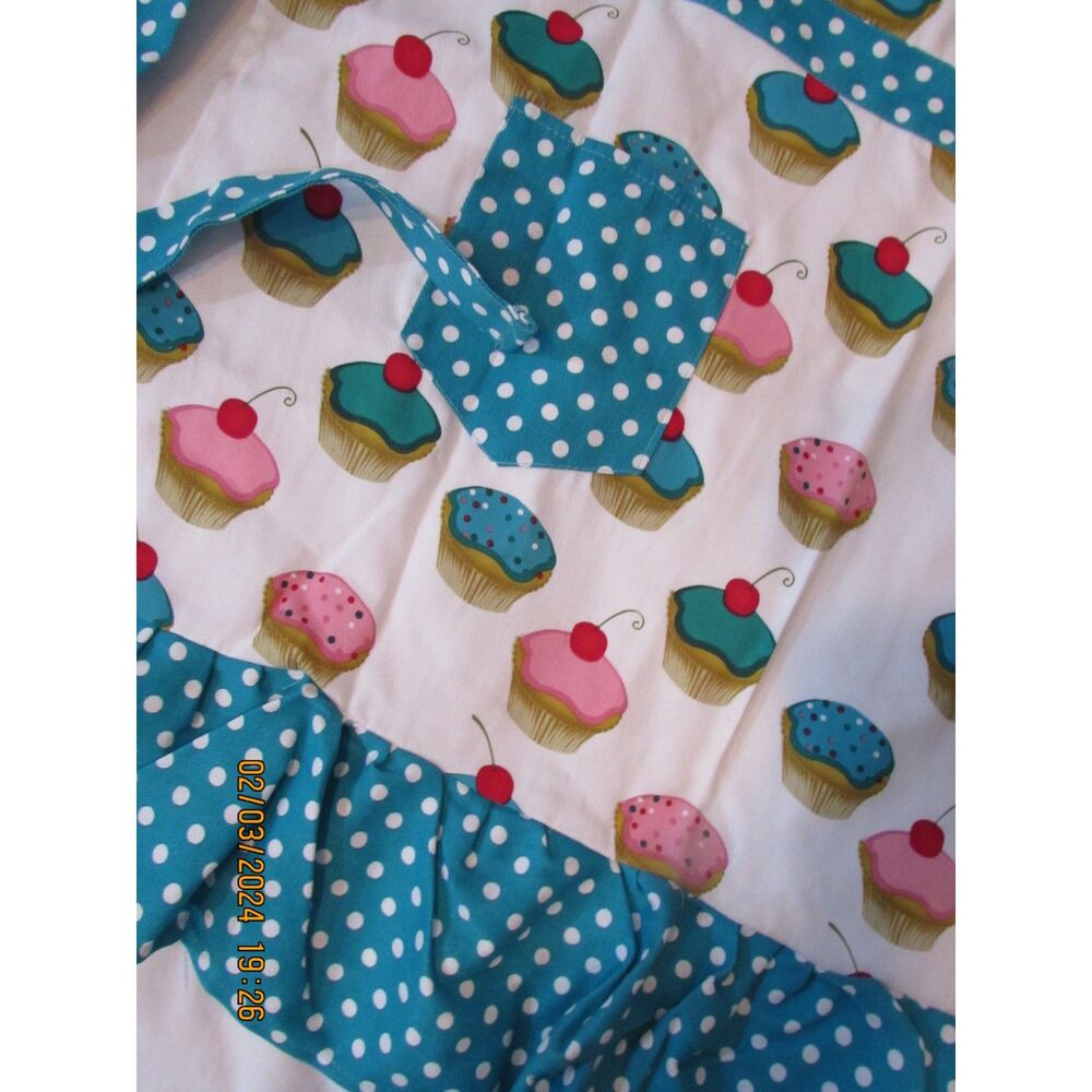 GOURMET CLUB CUPCAKE NOVELTY PRINT APRON NOWT POLKA DOTS COOKING BAKING RUFFLES